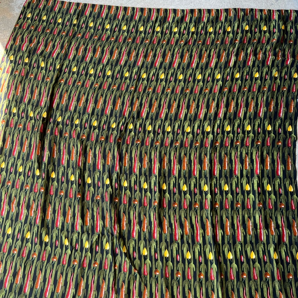Women Vintage Nicole Miller Pepper 🌶️🫑 Print Silk scarf 1997 like New